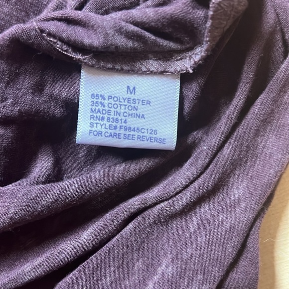 le verde Lightweight Open-back Lux T-Shirt Size Medium. - Picture 5 of 6